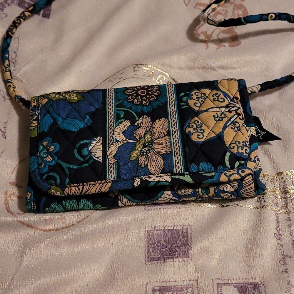 SMALL VERA BRADLEY  CROSSBODY PURSE